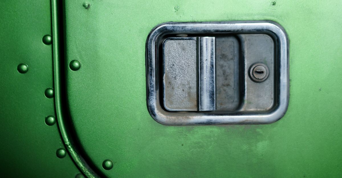 Door Knob Lock Won't Turn? Common Causes in Chicago Winters — Lake View Locksmith Chicago