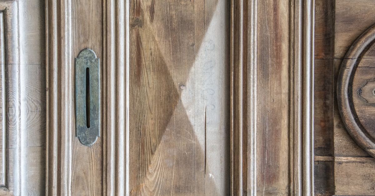 front door lock key — Lake View Locksmith Chicago
