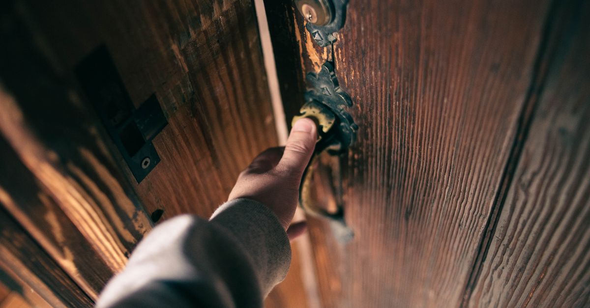 front door lock key — Lake View Locksmith Chicago