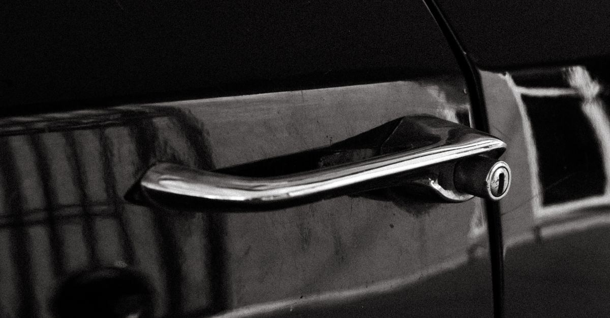 Car Lockout Service That Opens Your Vehicle Without Damage — Lake View Locksmith Chicago