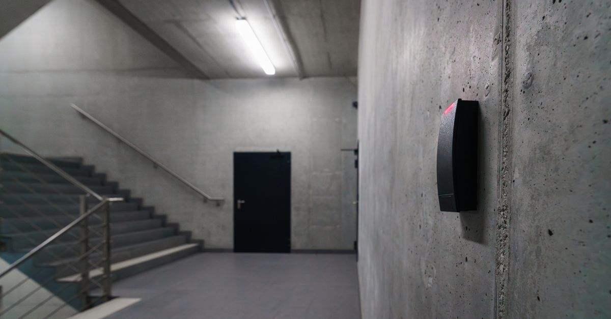 Why Access Control & Keypad Locks Outperform Traditional Keyed Entry for Chicago Offices — Lake View Locksmith Chicago