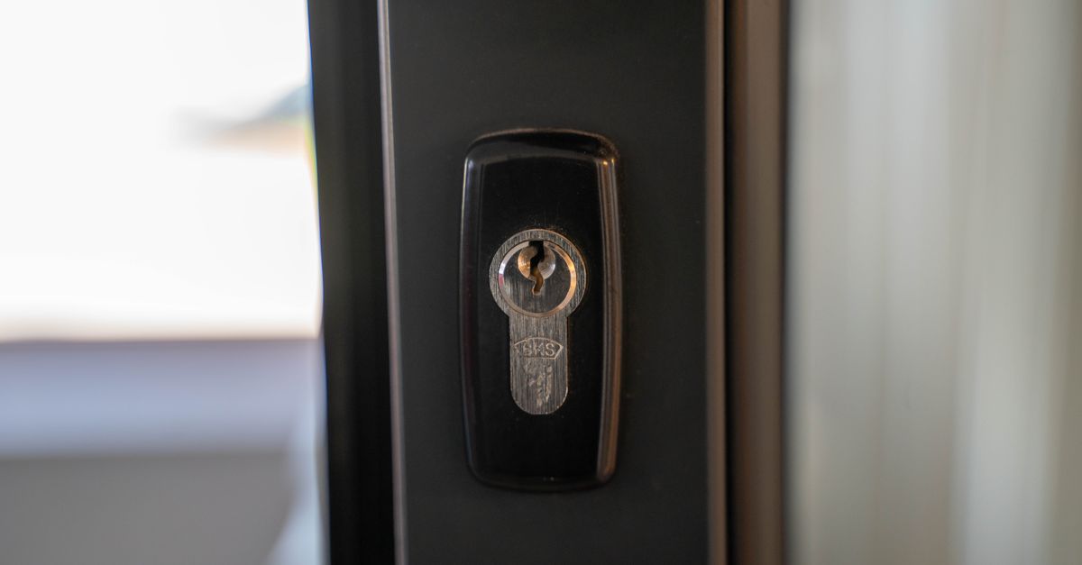 Just Moved In? A Practical New-Home Security Checklist — Lake View Locksmith Chicago